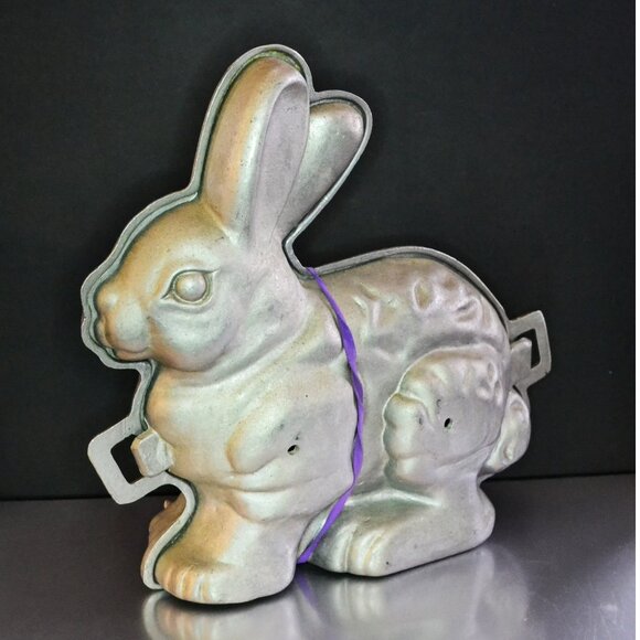 Cast Aluminum 10 Inch Chocolate Bunny Mold Candy Making Decor Farmhouse - Picture 4 of 6